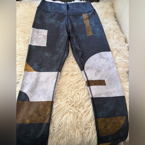 Lole Pants - Lole High Waisted Burst Ankle Legging size Small - like new condition